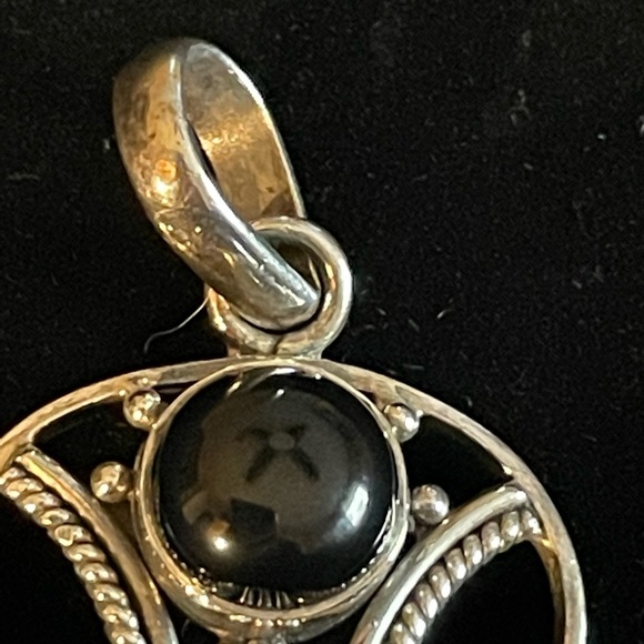 Onyx and sterling heart pendant - Picture 2 of 5